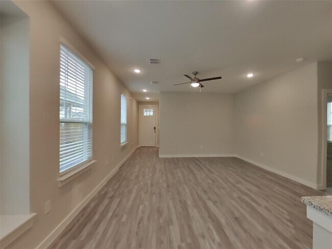 Building Photo - 1617 Mexican Heather Dr