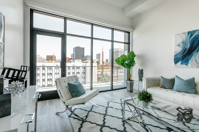 Building Photo - The Hana