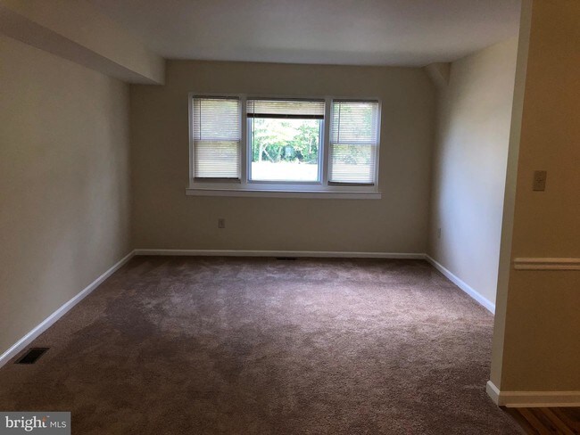 Foto del edificio - 8842 Cottage St