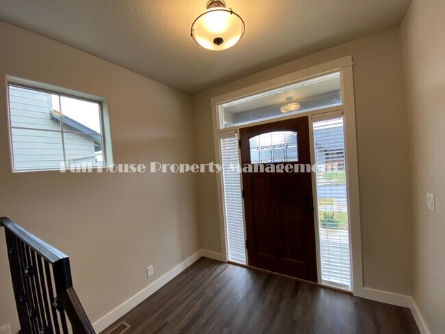 Building Photo - Fantastic Two Story 4 Bedroom/ 2.5 Bath Ho...