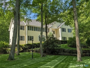 Building Photo - 12 Carriage Hill Rd