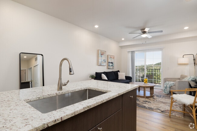 2BR, 2BA - 771SF - Kitchen - The Edge at Mt. Shadows
