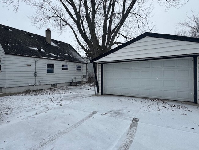 Building Photo - 17399 12 Mile Rd