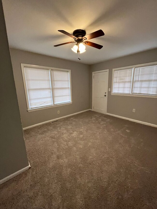 Building Photo - 2 Bedroom/1 Bathroom - Forest Park, GA