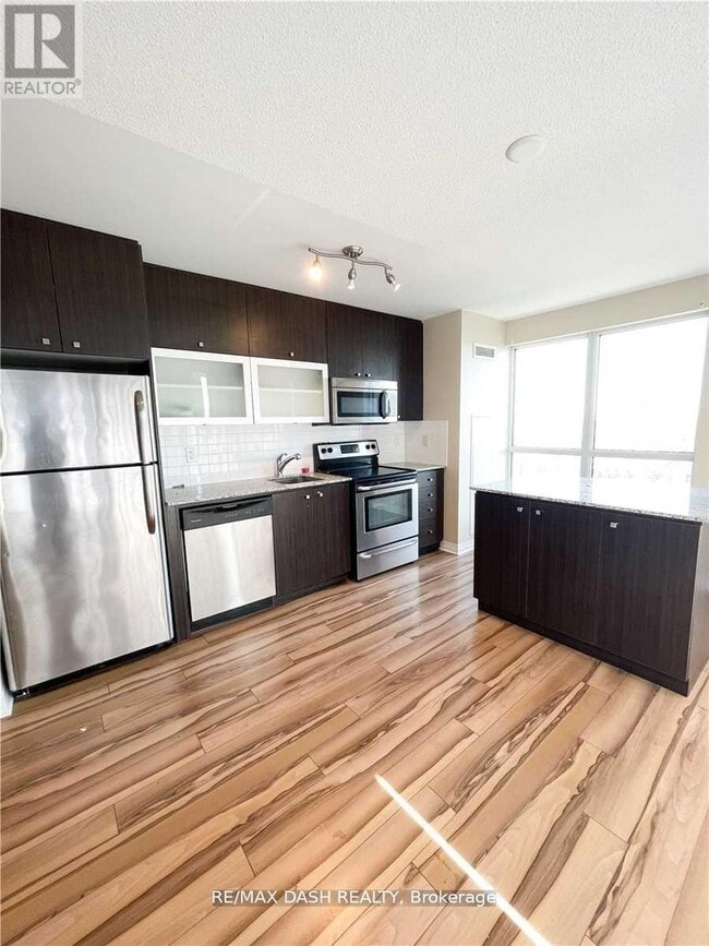 Photo du bâtiment - 2015-2015 Sheppard Ave E