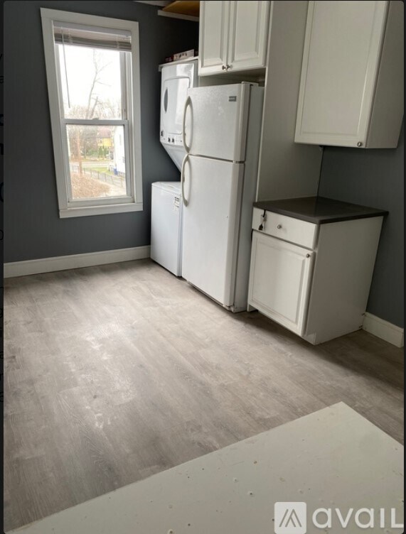 KITCHEN - 12 Bayview Ave