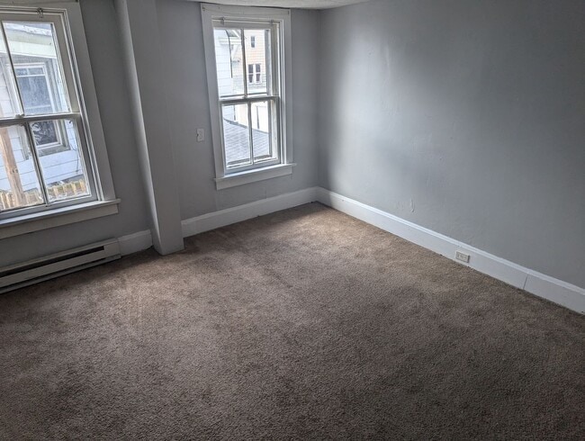 Building Photo - 2BR with backyard in Penbrook!