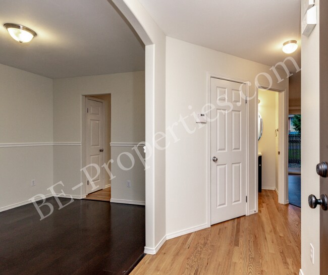 Building Photo - Puyallup Home