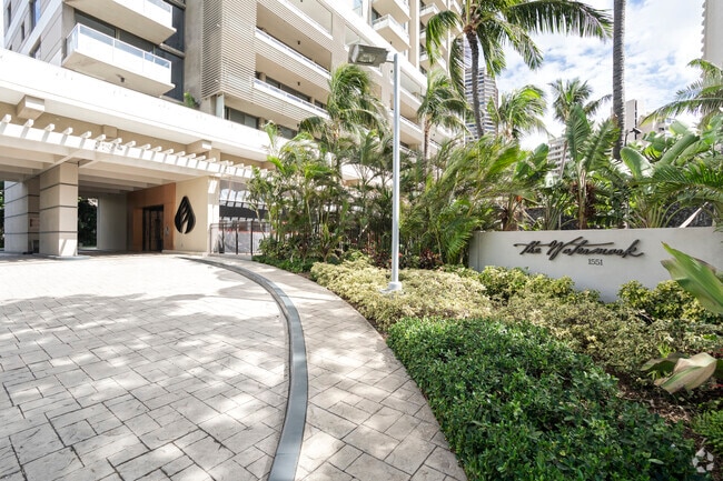 Building Photo - 1551 Ala Wai Blvd