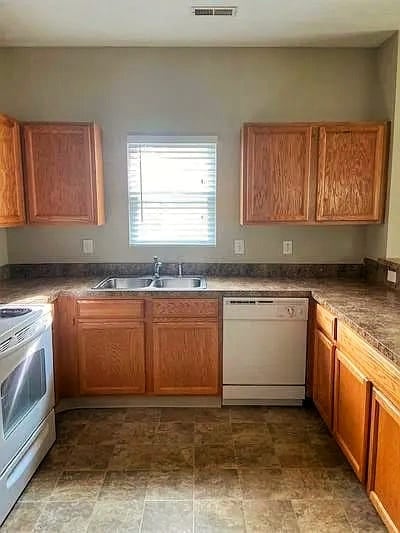 Foto del edificio - 4014 Summerstone Dr
