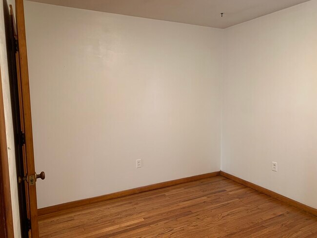 Foto del edificio - 411 N Hillsdale Dr