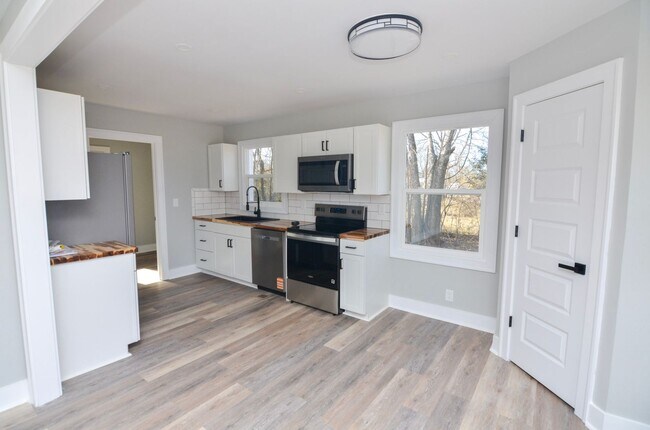 Foto del edificio - 2506 Halls Hill Pike