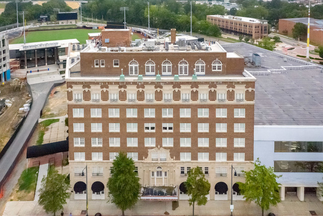 Building Photo - 450 Hay St