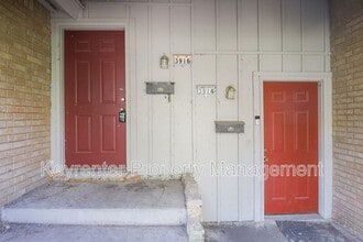 Building Photo - 3916 E 60th Pl