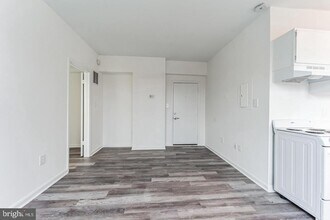 Building Photo - 1451 Park Rd NW