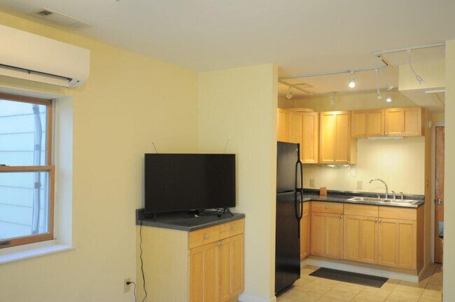 Building Photo - 1332 Normandy Dr NE