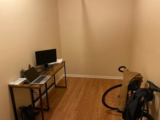 Foto del edificio - 2444 N Harding Ave