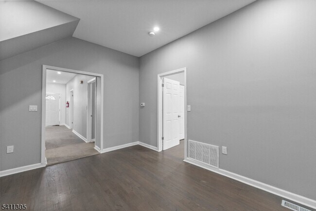 Building Photo - 467 Summer Ave