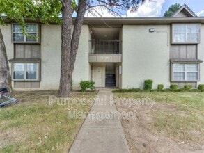 Building Photo - 1725 E Lindsey St
