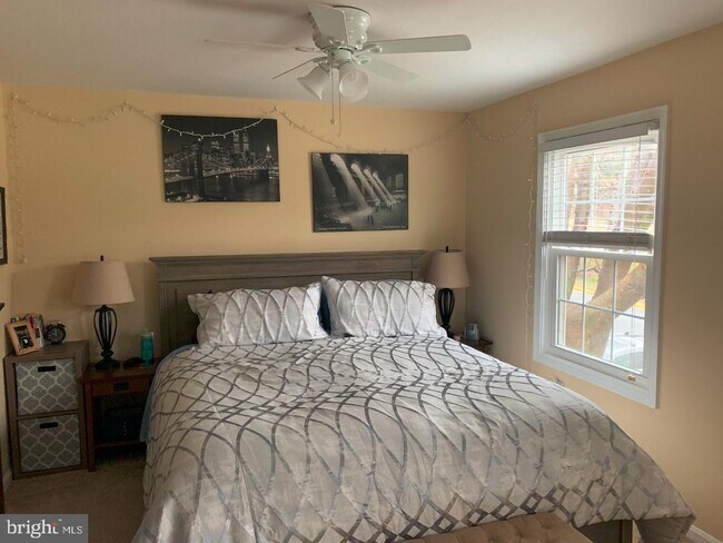 Foto del edificio - 9917 Blake Ln