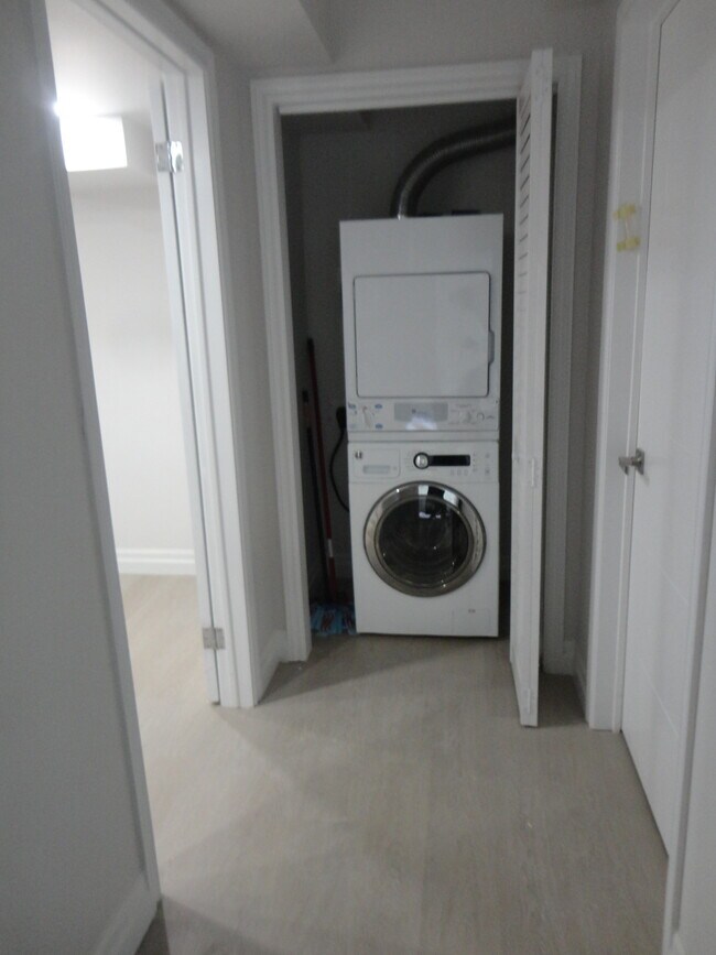 Photo du bâtiment - One bedroom basement apartment