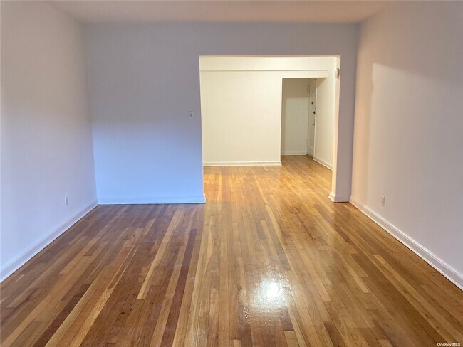 Foto del edificio - 46 Schenck Ave