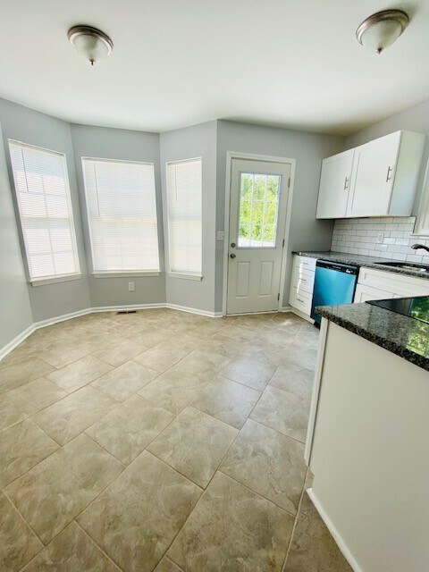Building Photo - 733 Vanguard Pl