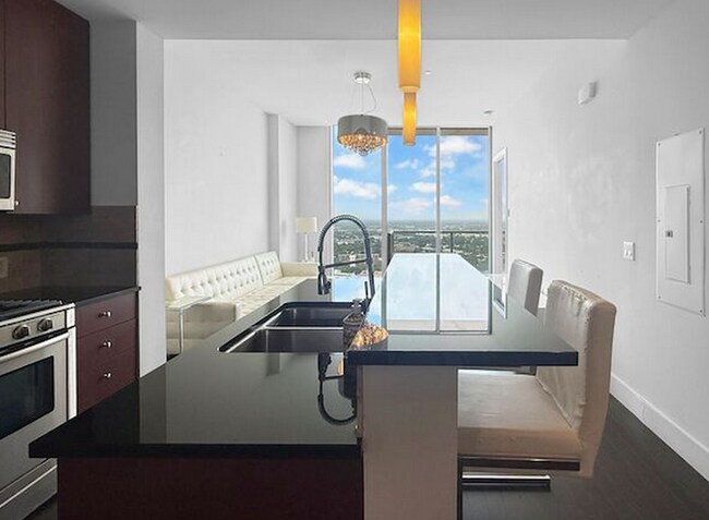 Foto del edificio - 610 E Market-505.2