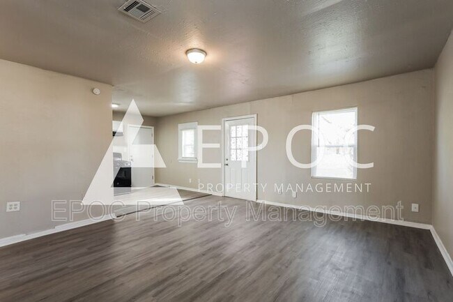 Foto del edificio - 6304 Cox Ave