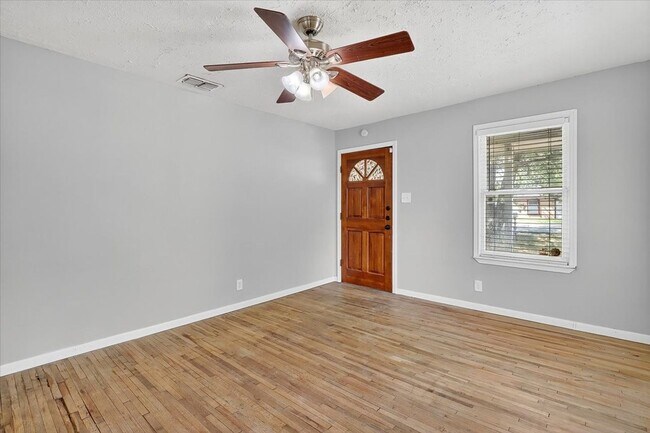 Foto del edificio - 11230 Blades- 3bed/1bath $1,195/month