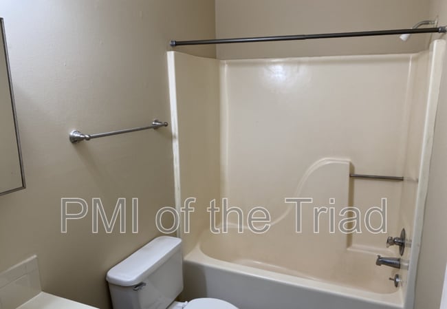 Building Photo - 1500 Oakshire Ct