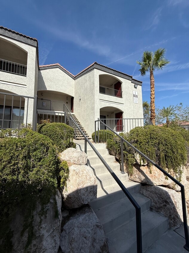 Foto principal - 950 Seven Hills Dr