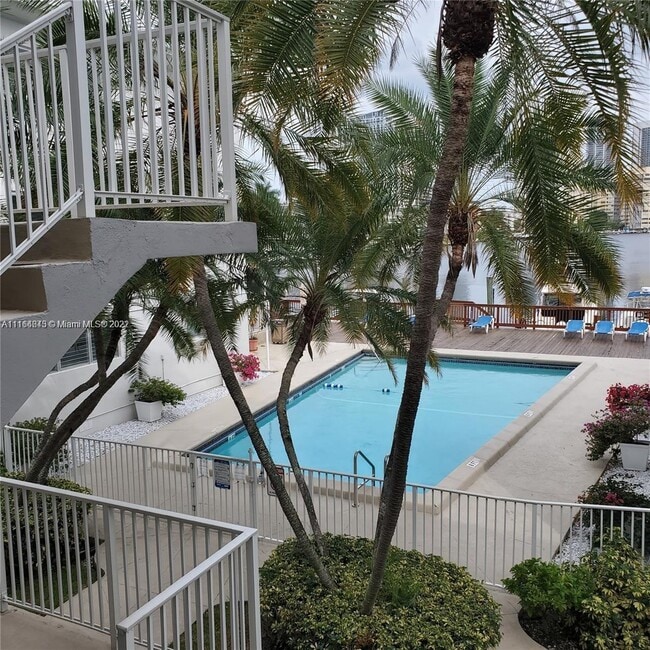 Foto del edificio - 462 Golden Isles Dr
