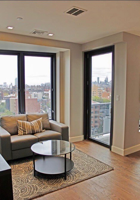 Foto principal - 27-18 Hoyt Ave S