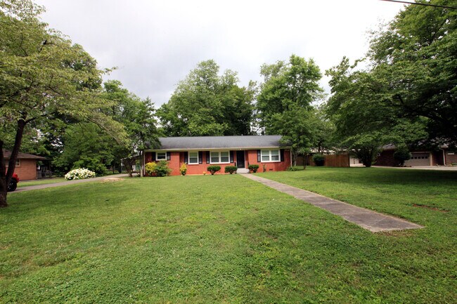 Foto del edificio - 308 S Baird Ln