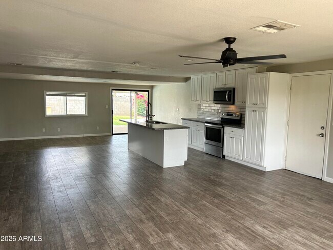Foto del edificio - 14010 N 40th Pl