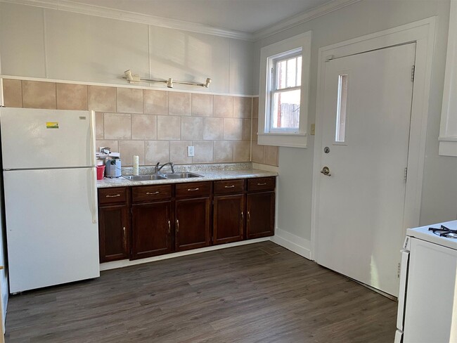 Building Photo - 3021 Fairfield Ave
