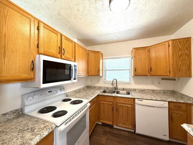 Building Photo - Nice home in Cliff Rose