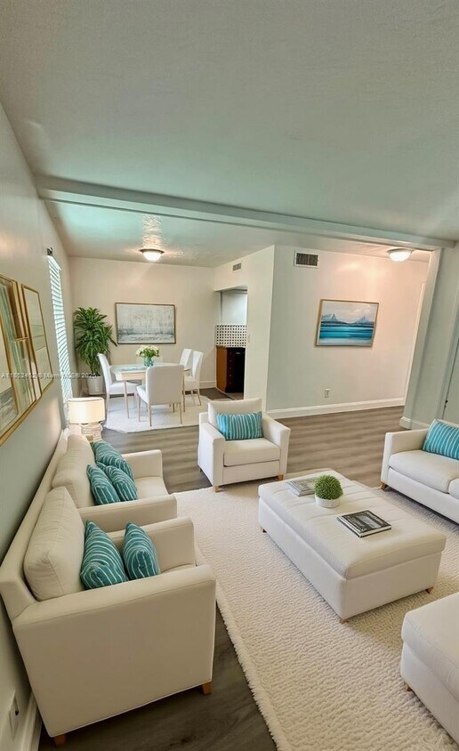 Foto principal - 7003 NW 63rd St