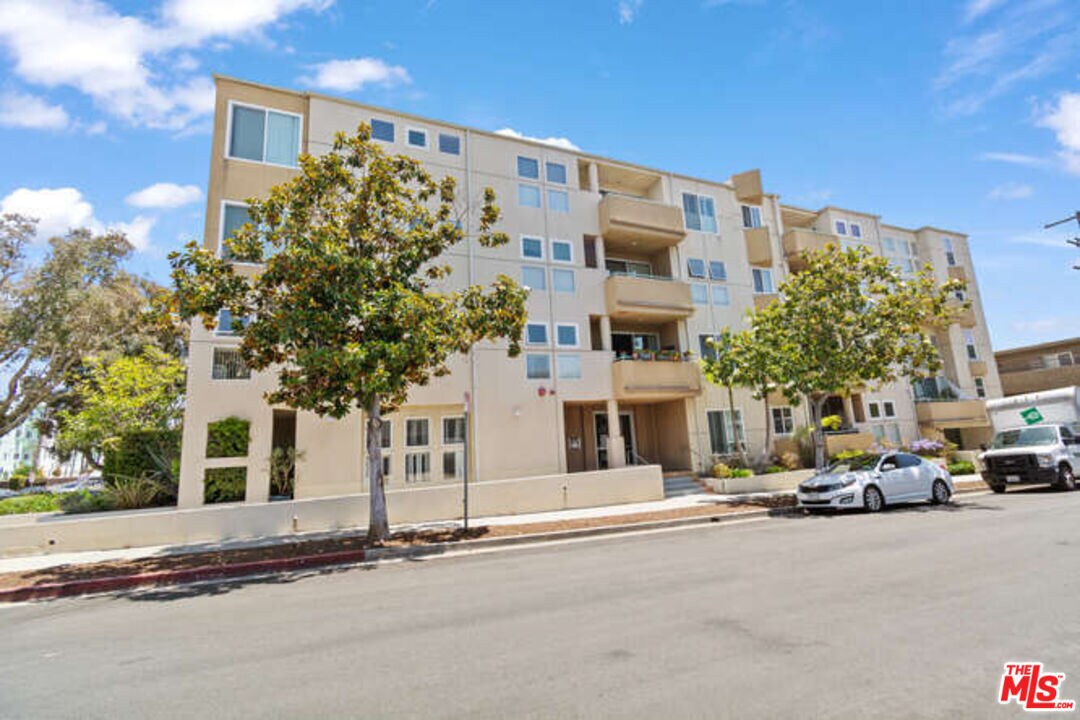 Foto principal - 10790 Rose Ave