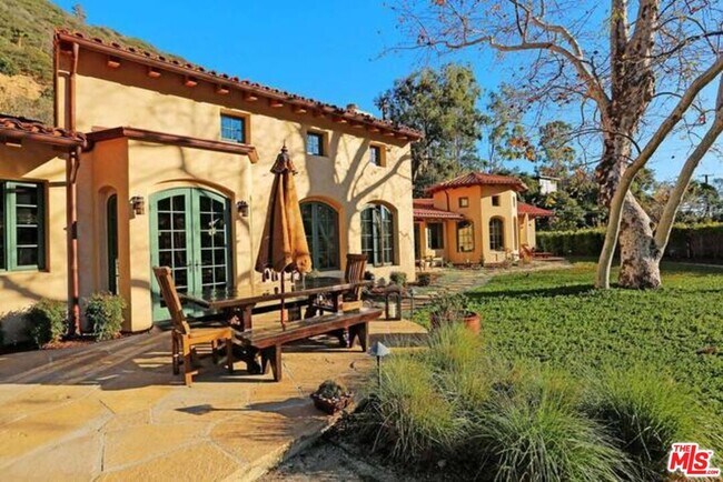 Building Photo - 3713 Las Flores Canyon Rd