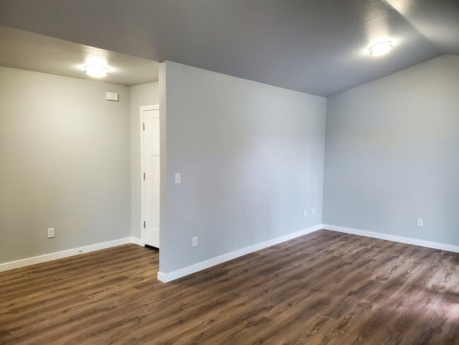 Foto del edificio - 220 Cheryl Ln