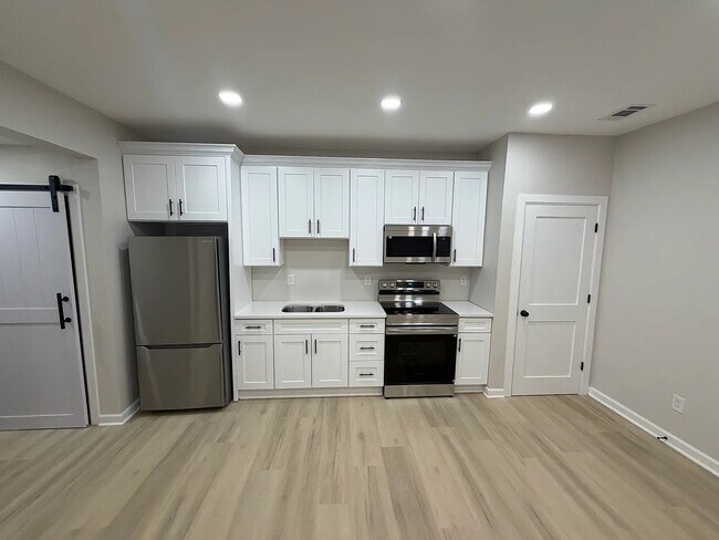 Foto del edificio - Room in Apartment on Comet Ives Ln