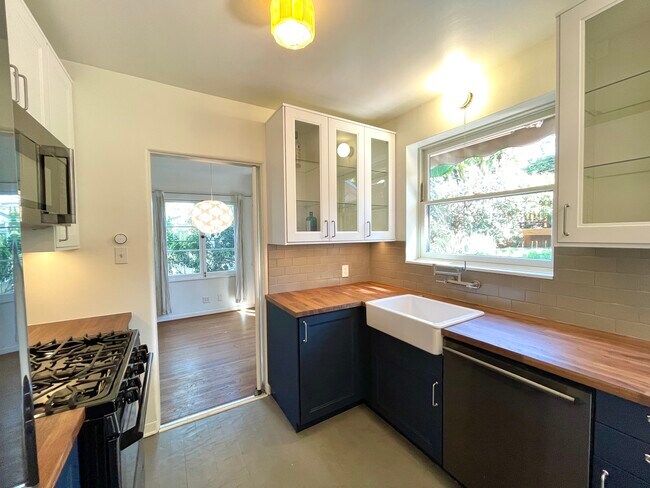 Foto del edificio - 2437 Arthur St