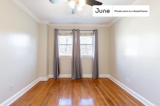 Building Photo - Private bedroom in 5 bed/3.5 bath Home