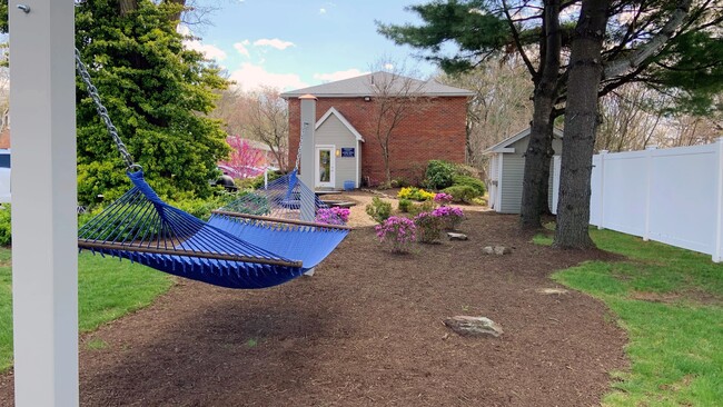 Unwind in the Serenity of Our Garden Hammock Oasis! - Edgewood Court