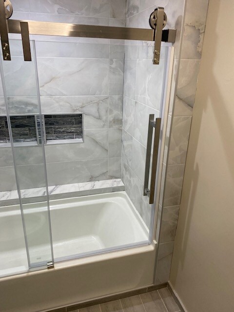 master bath tub, bluetooth fan, touch mirror - 187 Cannongate III