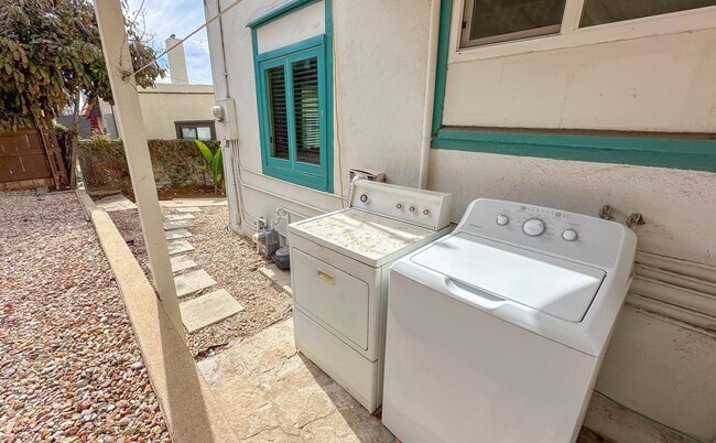 Building Photo - Albatross South