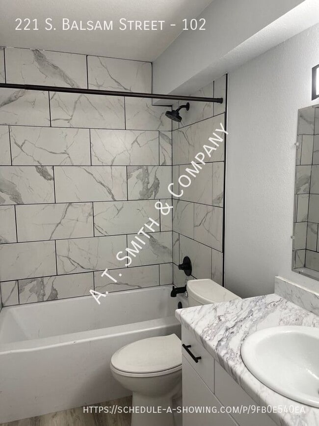 Photo - 221 S Balsam St Apartment