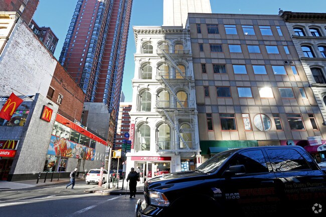 Foto del edificio - 319 Broadway